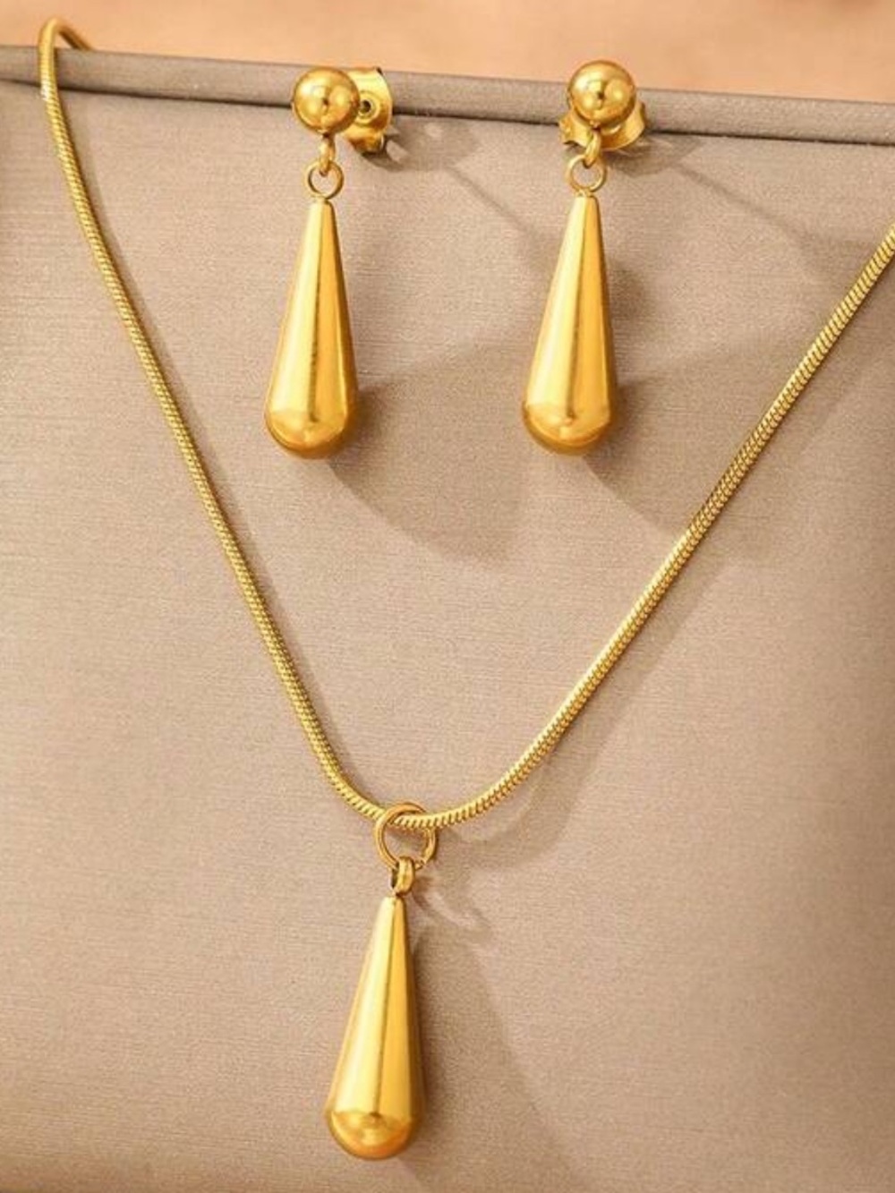 Elegant 18k Gold Teardrop Necklace and Earring Set - Women Jewelry